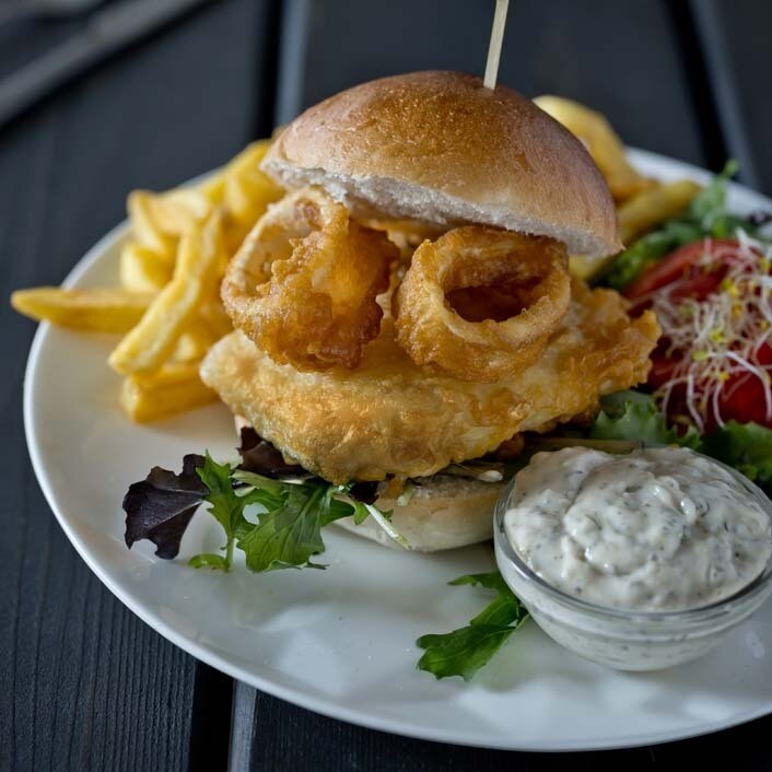 Cod Burger Cod fish burger met frites